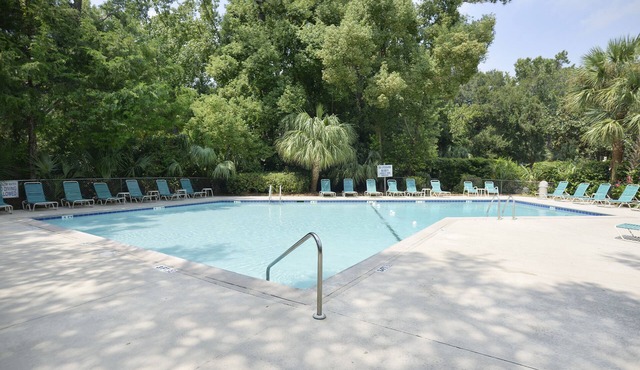 SeaPines, Updated, Golf view, On site pool, Pet friendly, Walk to the Beach in Hilton Head