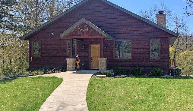 Secluded Executive Getaway on 40 Acres in Roscoe
