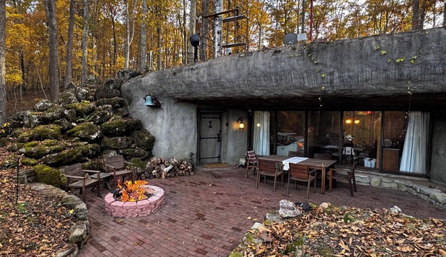 Secluded Underground Cabin in Ozarks Wilderness in Arcadia