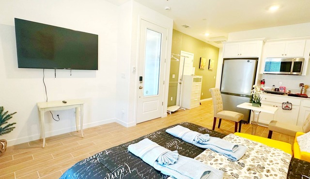Sequoia Riverway Studio, Visalia Central Nest, 45 minutes to Sequoia Visitor in Visalia