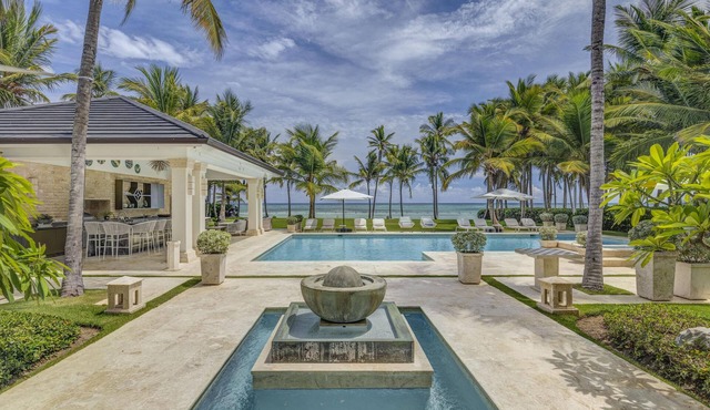 Serena 4 - Beachfront Timeless Elegance