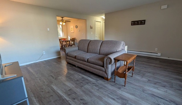 Serene 2-bedroom townhome in charming Spanaway perfect for relaxing in Spanaway