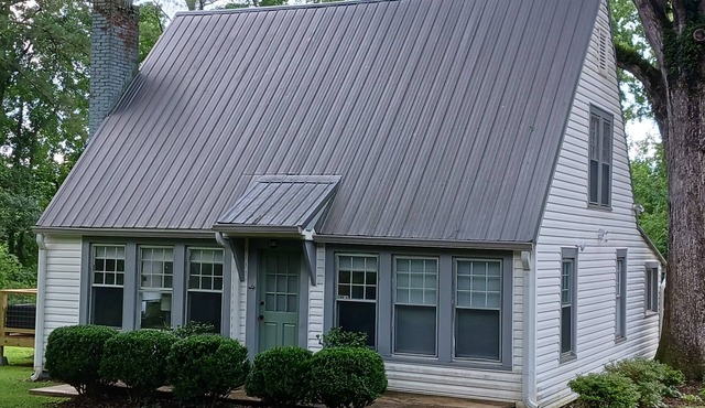 Shady Oaks Charming 2-bedroom cottage in Talladega in Talladega