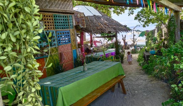 Shirley's Cottage - Pamilacan Island