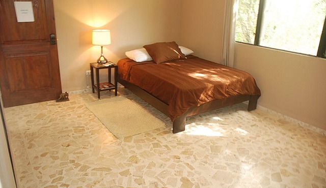 Silent guest-friendly bedroom, pool/WiFi/cable TV/parking