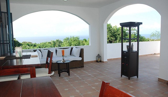 Silent ocean-view room, pool/WiFi/cable TV/parking