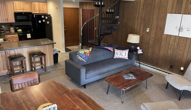 Ski condo close to multiple resorts in Mendon