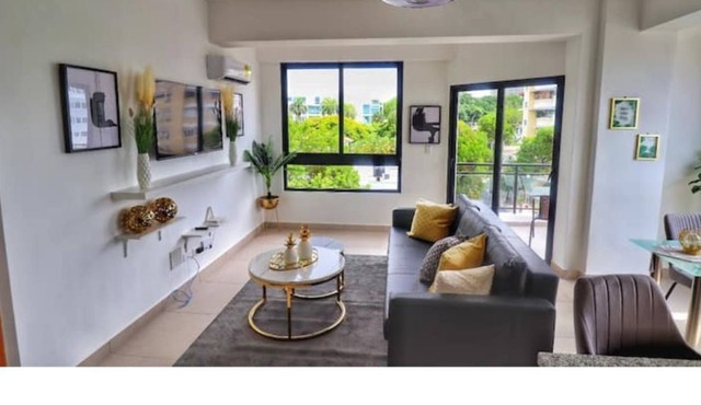 Sleek 1-Bedroom Condo w/Rooftop Hot tub in Gazcue