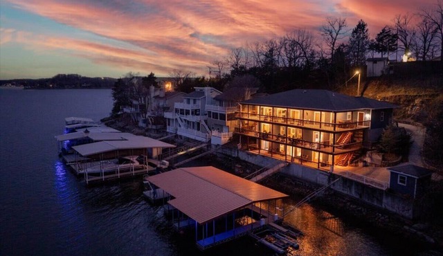 Sleeps 26 lakefront w/private dock & dance floor! in Lake Ozark