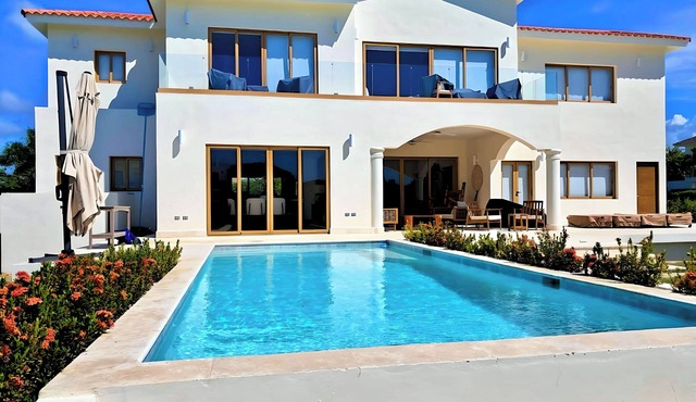 SOS 5.5BR Coastal Luxe Retreat + Free Bonus