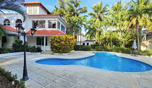 Sosua 6 BR Mansion Downtown +Bonus