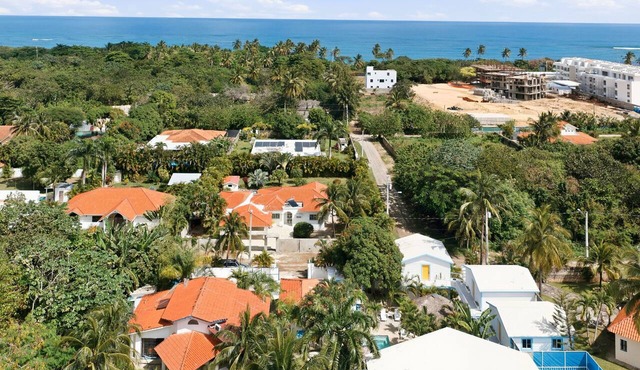 Spacious 12-bedroom resort with AC in excellent Cabarete