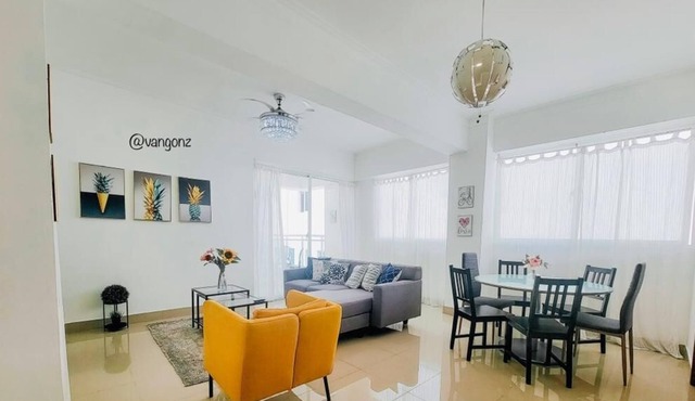 Spacious 2 bedroom apt ⭐️ near Downtown Mall