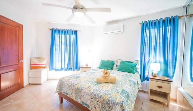 Spacious 2BR – Pool, Near Beach & Dining, Kid-Friendly Haven