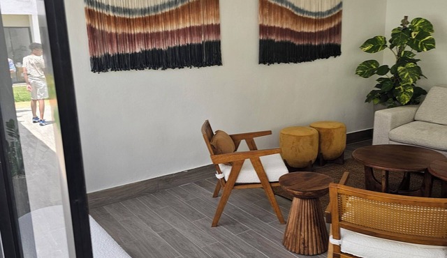 Spacious 3-bedroom apartment in charming Villa Hermosa with AC