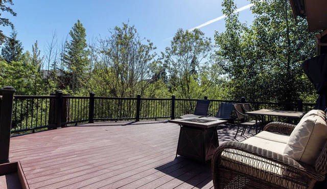 Spacious 3-bedroom house in Tranquil area with hotub, large deck, and gym in Vancouver