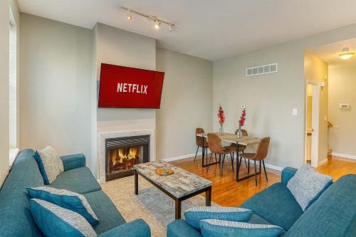 Spacious 4BR Soulard Duplex with Patio & Parking in Saint Louis