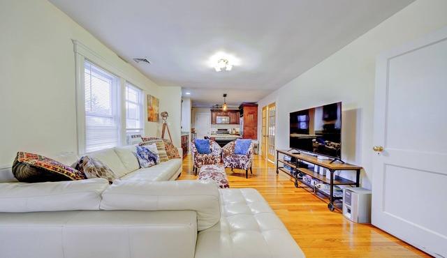 Spacious 4BR Stay Ideal for Groups! in Watertown