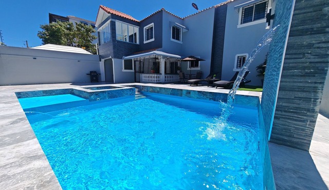 Spacious 5-bedroom villa with private Pool, Jacuzzi, AC, WiFi, BBQ, in SD Este