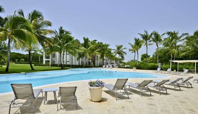 Spacious and fully-equiped apartment with golf view in exclusive beach resort