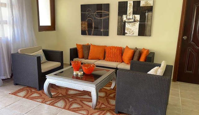 Spacious apartment in a Golf Community — 10 min from the beach!