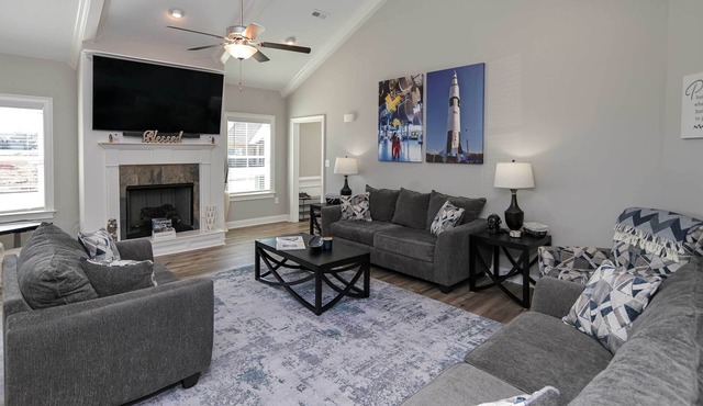 Spacious Hazel Green Home w/Fireplace, Yard! in Hazel Green