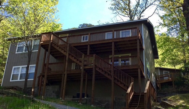 Spacious Lakefront Home-Don't Miss This One in Eureka Springs