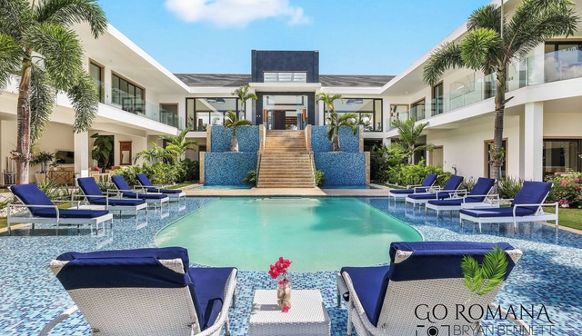 Spacious luxury villa with 6 bedrooms and WiFi, fitness room Casa de Campo D.R.