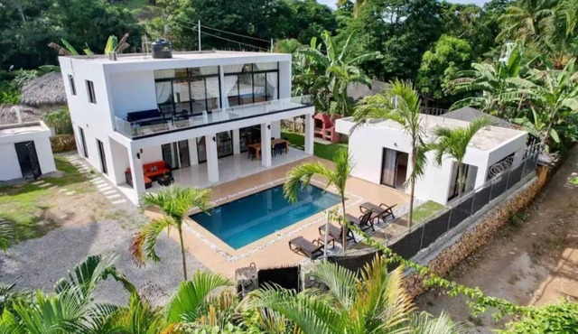 Spacious Modern Villa, Playa Bonita Beach, Pool