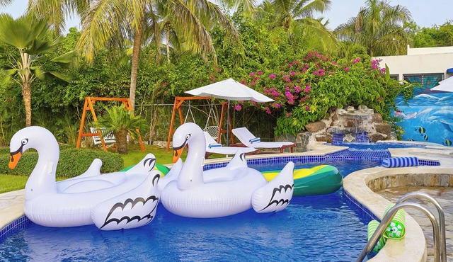Spacious Pool & Jacuzzi Villa in Boca Chica Beach