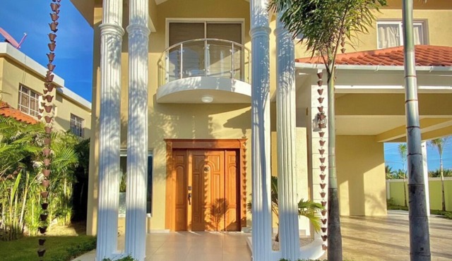 Spacious villa at 25 mts from Atlantic ocean