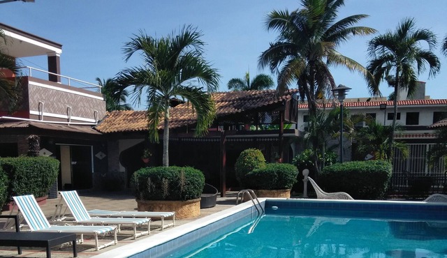 Spacious villa for familiesand large groups, HB 15 to 20 p, events up to 30.