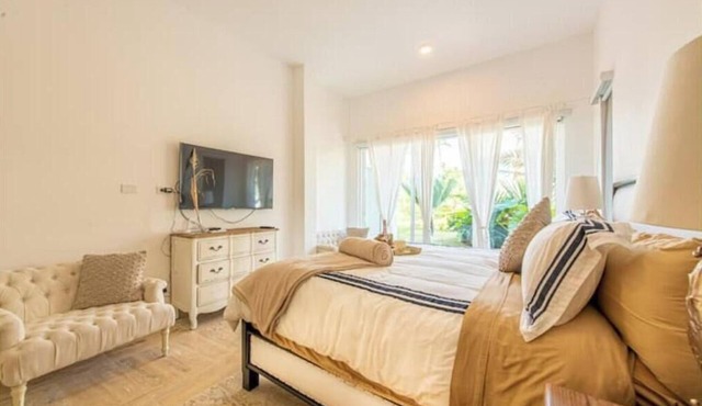 Spectacular 3 bedrooms beach front apt # p6-104