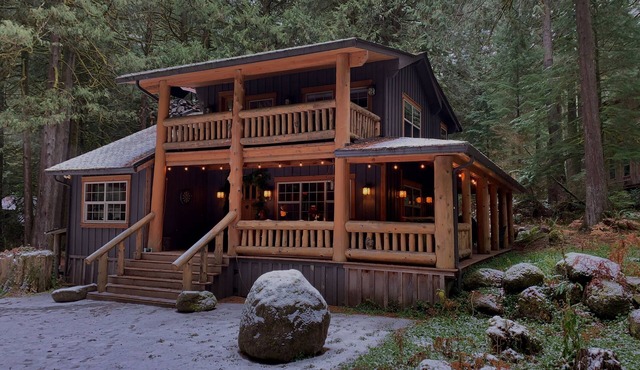 Spring/Summer availability! On 2 creeks, wood burning fireplc, log gazebo. in Rhododendron