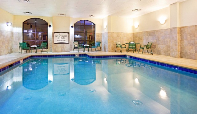 Studio | Free Breakfast. Indoor Pool & Gym. in Oak Ridge
