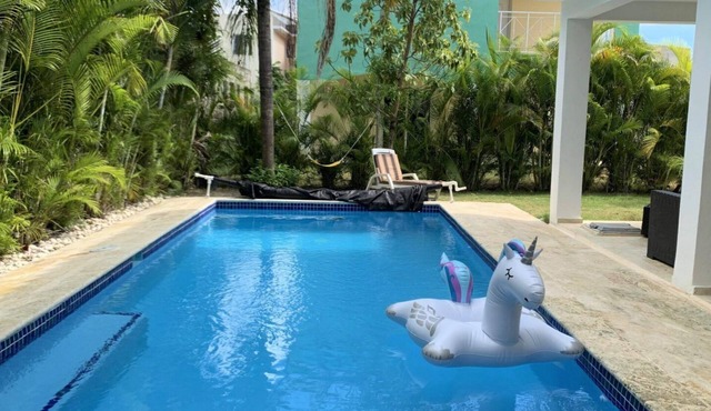 Stunning 3 Bed Private Home with Inground Pool – Minutes from Beach and Airport