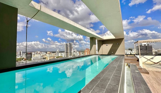 Stunning City Center Condo Full AC, Pool, Near All