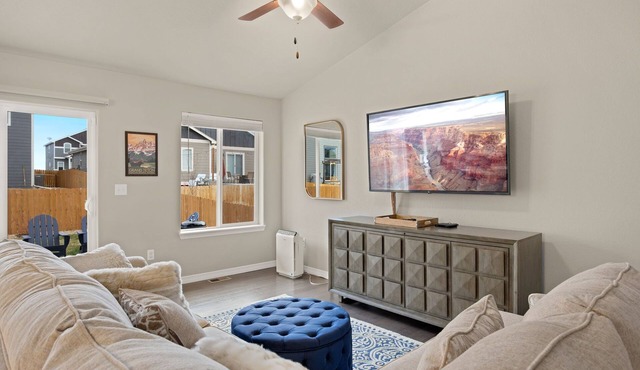 Stunning New Home w/Mtn Views & Fire Pit: Family-friendly & Centrally Located VR in Mead