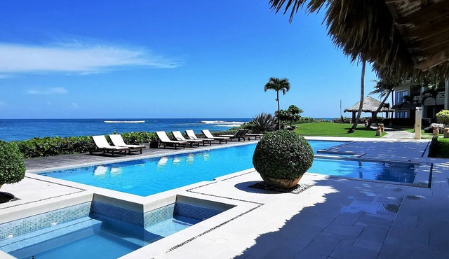 Stunning Ocean Views Direct Access to Kite Beach Free Weekly Maid Service