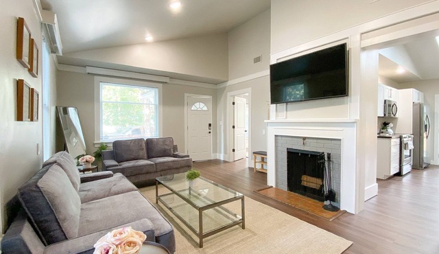 Stylish 2-bedroom Home in Downtown Vancouver in Vancouver