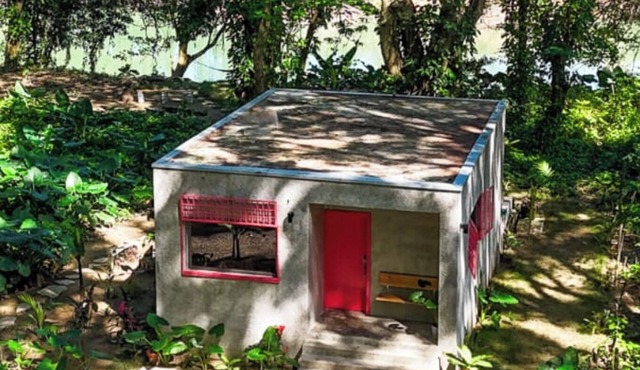 Stylish Jungle Cabin – Riverfront Retreat with Hammocks & Wi-Fi