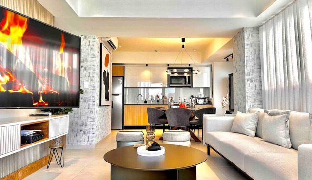 Stylish Upscale Condo, Amazing Terrace with Pool, Great City Views, Near All