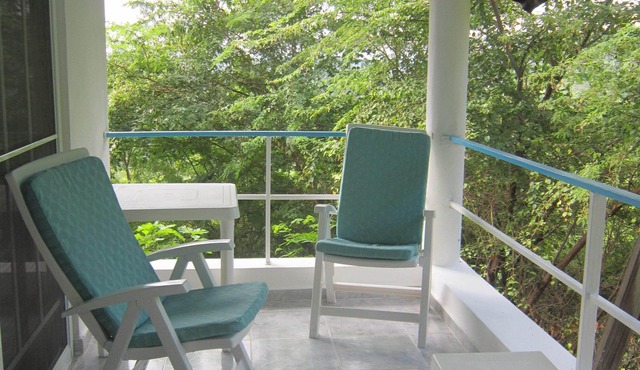 Sugar Shack - a/c, balcony, beach, pool, private, optic WiFi