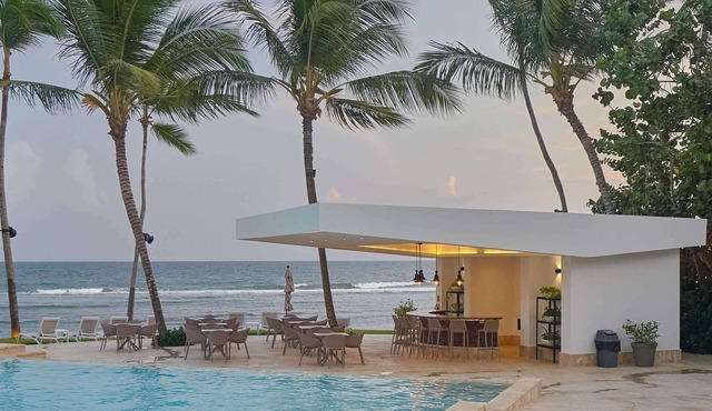 Sunset Caribbean Beachfront Gataway