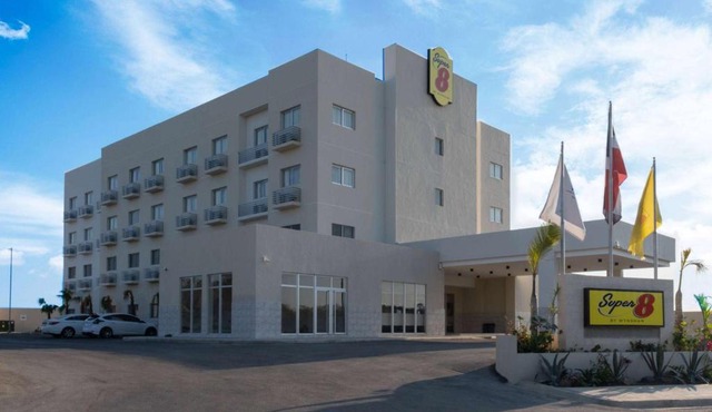 Super 8 by Wyndham Manzanillo