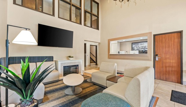 Super 8 by Wyndham Elgin in Elgin