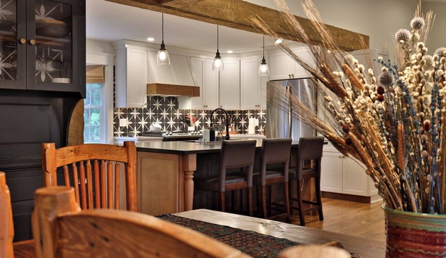 Susan Lane Hideaway: 4BR/4.5BA Renovated Home. Close to skiing and town. in Rutland
