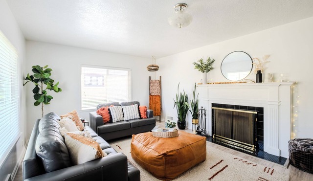 The Cache Cottage ~ 5 BDR, 2.5 Bath SAUNA USU Logan Canyon SKITHEBEAV Bear Lake in Logan