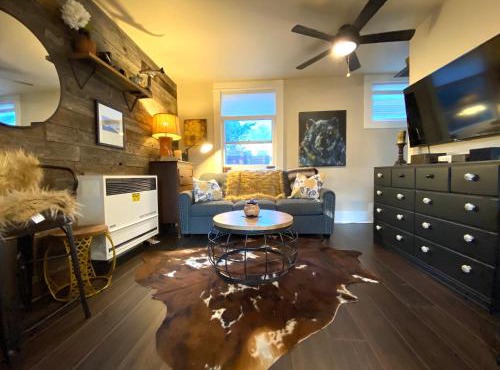 The Chic Guest Retreat in Old Town near CSU in Fort Collins