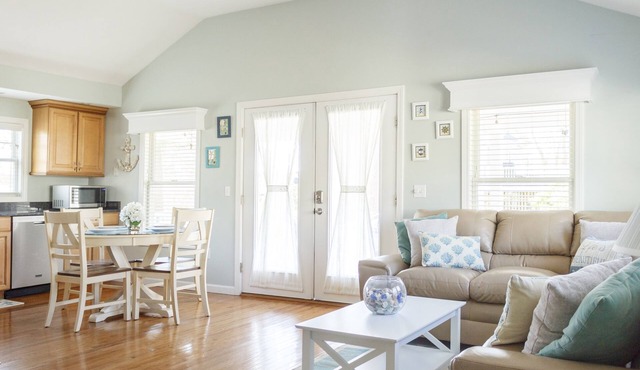 ★The Islander | Steps From Water, Fire Pit, AC★ in Mashpee